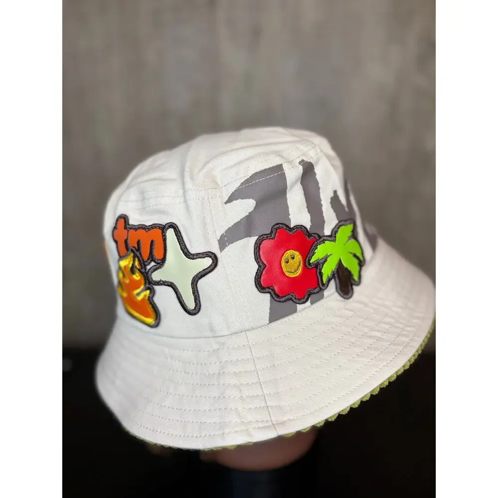 NWT Sz. M - Men's Hyde Park Bucket Hat (Cream w/ Patches)